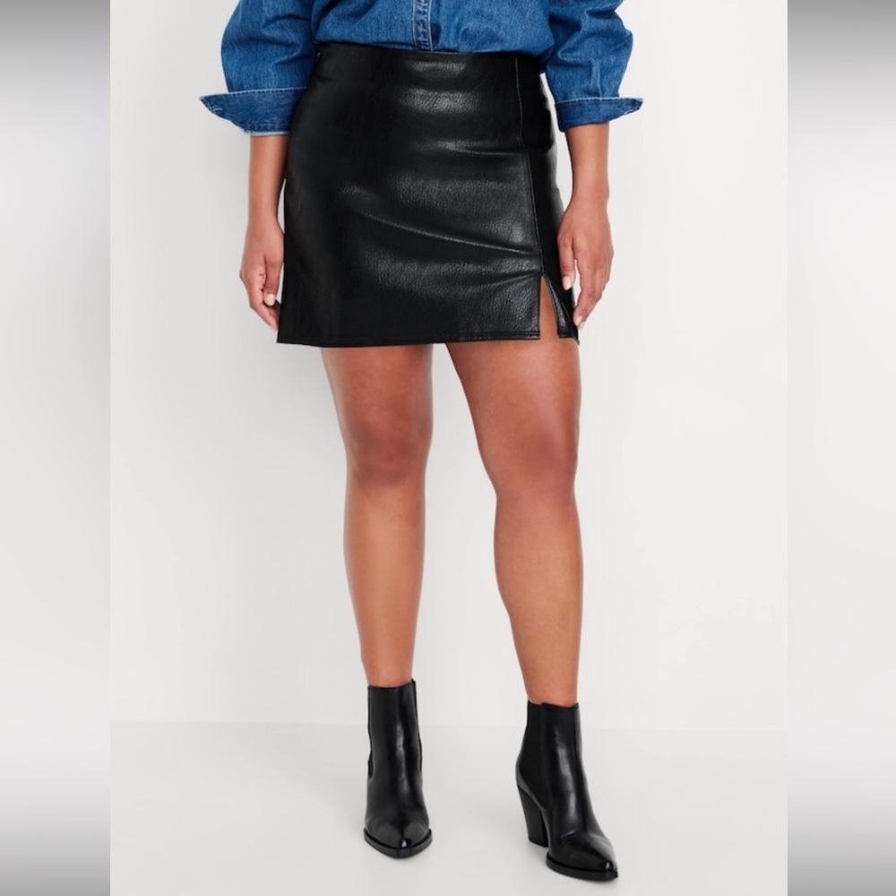 Faux leather fitted mini skirt | side-zipe a-line skirt